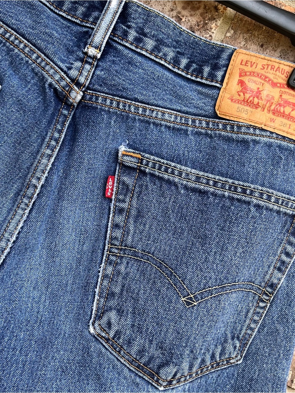 Levi's 505 Men’s Blue Straight-Leg Jeans with Classic Back Pocket 38x32